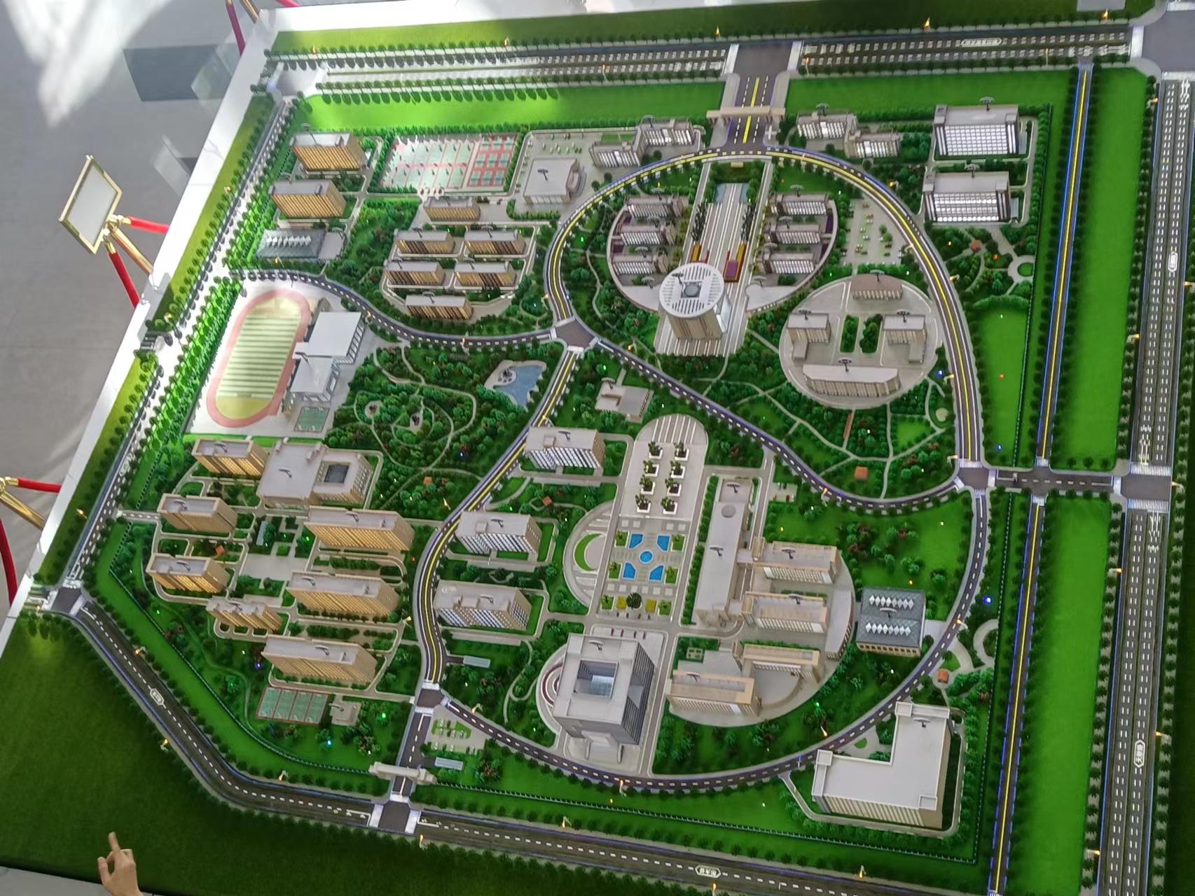 鄂尔多多斯市应用技术学院